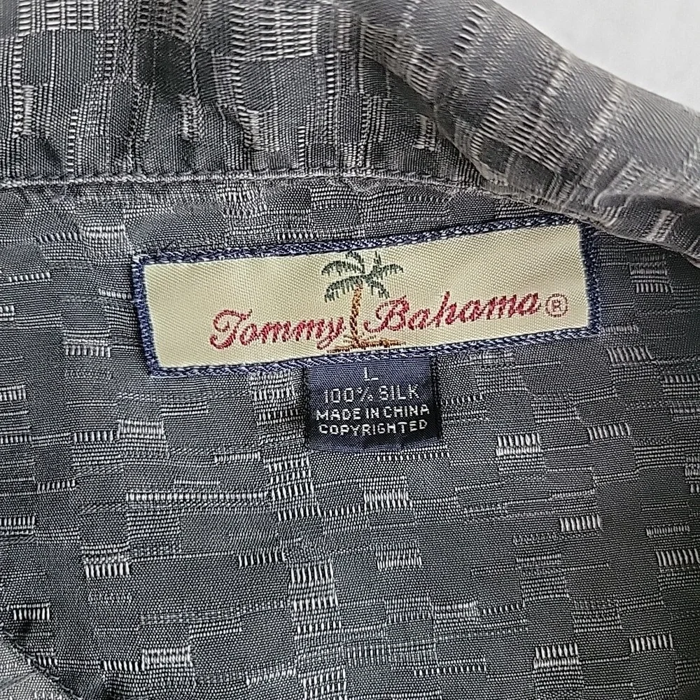 Tommy Bahama Mens Hawaiian Shirt 100% Silk Relaxed Fit‎ Leaf Black Color Large